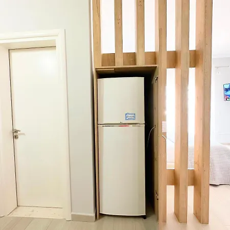 Re Deluxe Studio