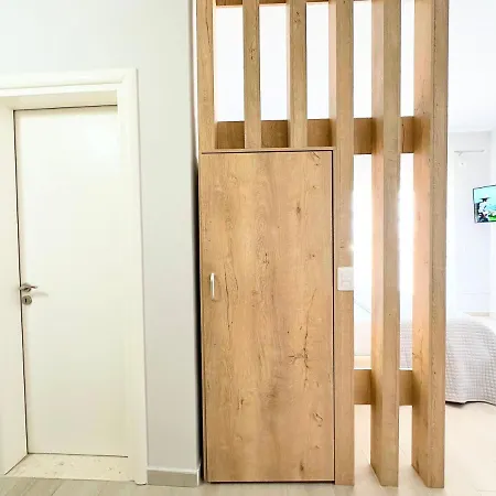 Re Deluxe Studio *