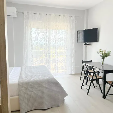 Re Deluxe Studio Golem (Tirana)