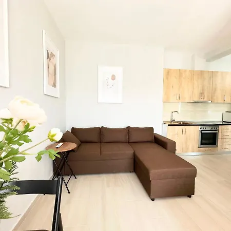 Re Deluxe Studio Golem (Tirana)
