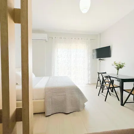 Re Deluxe Studio * Golem (Tirana)